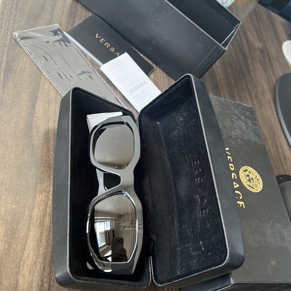 Versace Biggie Sunglasses 4361 - Picture 6 of 7